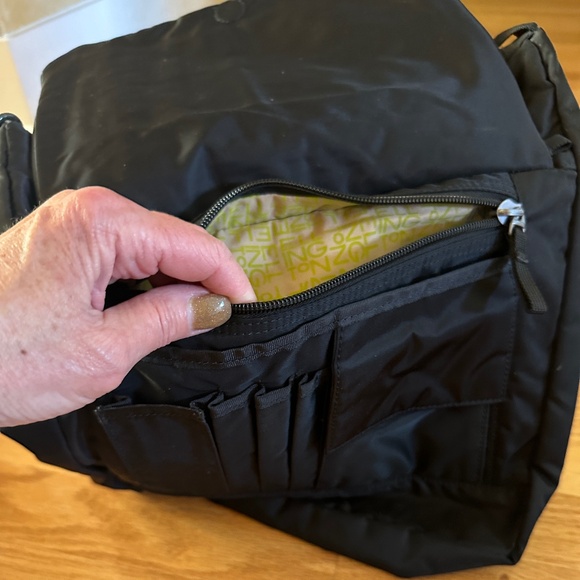 Ellington Messenger Bag Crossbody Bag Black - Picture 5 of 14